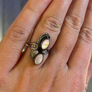 VINTAGE Multi-Stone Mother of Pearl Ring - Size5.5